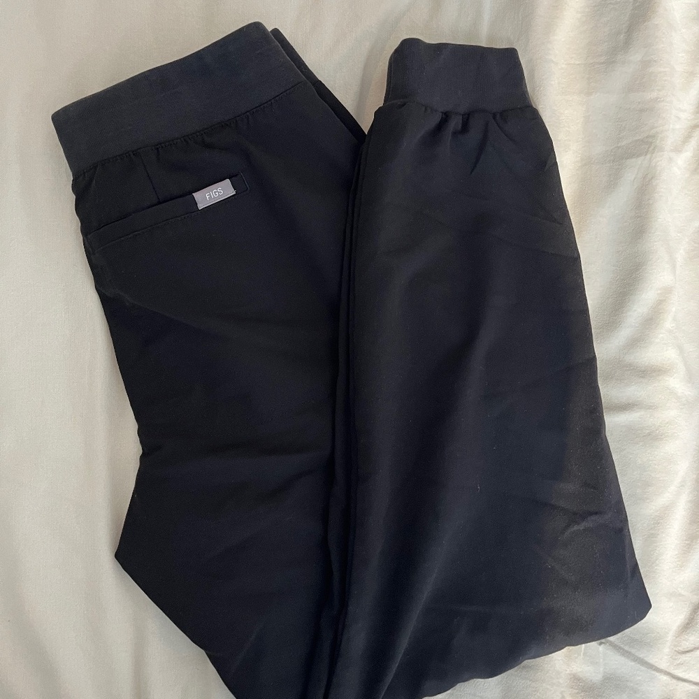 FIGS Zamora Jogger Scrub Pants in Black
